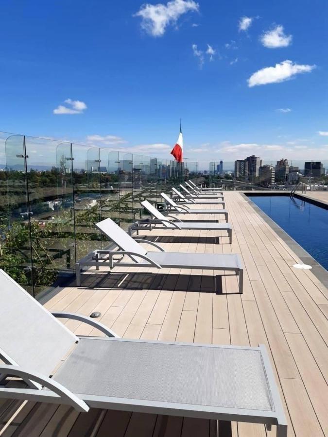 Hotel Galeria Plaza San Jeronimo Città del Messico Esterno foto Rooftop pool at the hotel