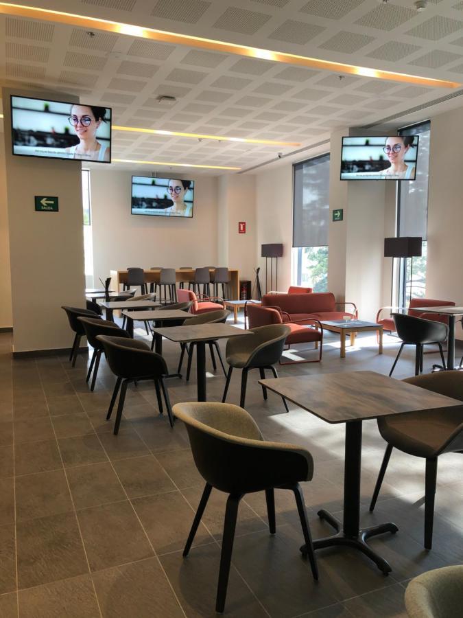 Hotel Galeria Plaza San Jeronimo Città del Messico Esterno foto VIP Lounge at the airport.