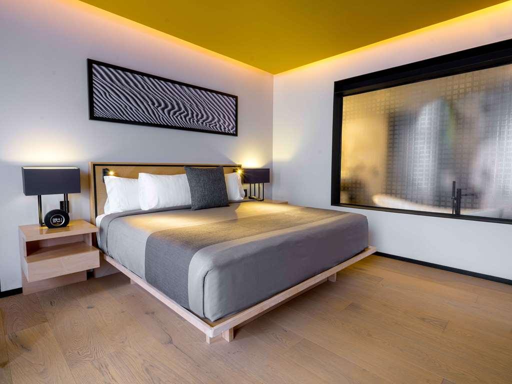 Hotel Galeria Plaza San Jeronimo Città del Messico Camera foto A room at the hotel